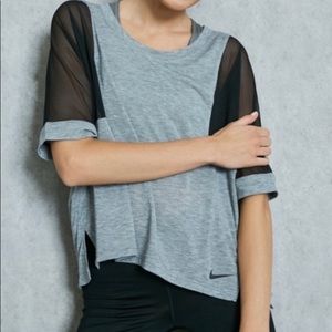 Nike Breathe Training Top Dri-Fit Women’s Small Running, exercising, yoga shirt